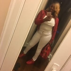 Meet your Posher, Ta-kia